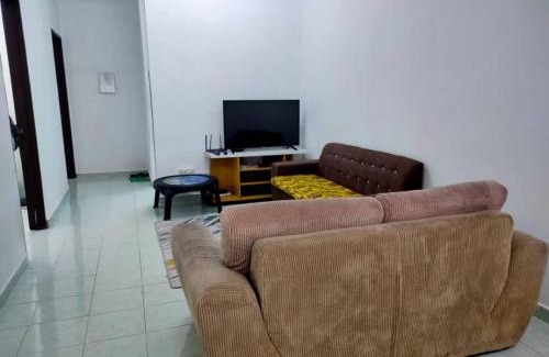 Banting House | D'Haja 17 KLIA SEPANG with 2 Airconds & Wi-Fi