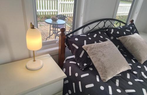 Oatlands Apartment | D"s cottage - Self contained guest suite