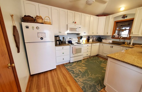 Duck House | D0112, Walk to Beach, Pets Welcome, Family Friendly, Decks