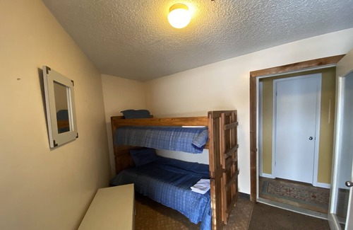 Ghent Condo | D203 - Ski in !! And Ski Out !!