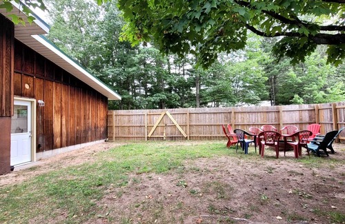 Au Train House | da Big House, 2 blocks from Lake Superior, near Pictured Rocks, Trail Access.