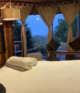 Canaveral Other | Dacnis tayrona glamping
