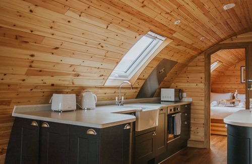 St Harmon Cottage | Daffodil - Glamping Pod with Hot Tub Sleeping 4 guests, Pet Friendly