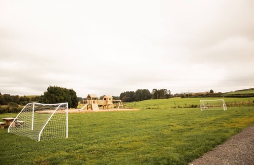 St Harmon Cabin | Daisy - a glamping pod that sleeps 4 guests in 2 bedrooms