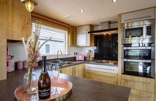Flookburgh Cabin | Daisys Haven - a holiday Caravan that sleeps 4 guests in 2 bedrooms