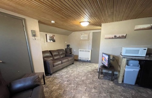 Faulkton Cabin | Dakota Landing Cabins & Motel: #11-Cozy, newly remodeled cabin