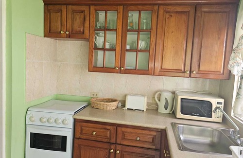 Porus Cottage | Dalkeith Greathouse-Saltwater Pool ,Lush Gardens & Free Wifi Available