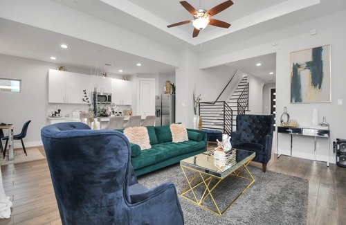 Southeast Houston Villa | DAMIANS DOMAIN♦️DOWNTOWN♦️MEDICAL CENTER♦️NRG