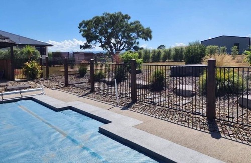 Mansfield House | Dan's Rise - With Pool