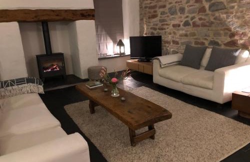 Carmarthen Bed & Breakfast | Dan y Graig Barn, Carmarthen
