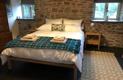 Carmarthen Bed & Breakfast | Dan y Graig Barn, Carmarthen