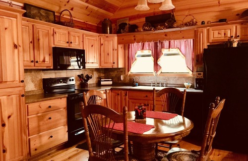 Blairsville Cabin | Dancing Bear Your Honeymoon Cabin in the Woods