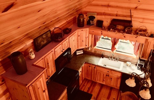 Blairsville Cabin | Dancing Bear Your Honeymoon Cabin in the Woods