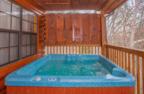 Sevierville Cabin | Dancing Bears Den: Mountain View, near Dollywood and Attractions, Resort Swimming Pool, Hot Tub, etc