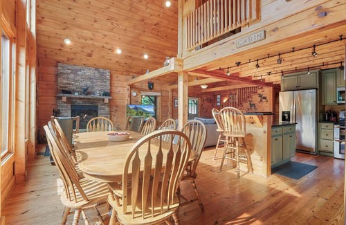 Lake Lure Cabin | Dancing Falls Lodge: Overlooks Dirty Dancing Scene: Stream/Pond/Fire Pit/Hot Tub