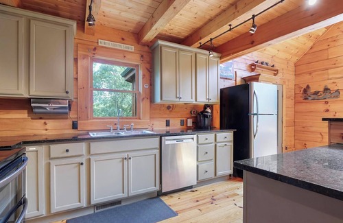 Lake Lure Cabin | Dancing Falls Lodge: Overlooks Dirty Dancing Scene: Stream/Pond/Fire Pit/Hot Tub