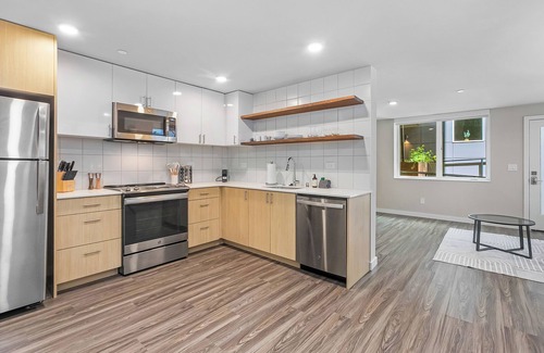 Fremont Apartment | Dancing Wings Retreat Walker Paradise