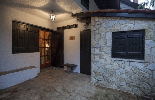 Eptalofos Ski Chalet | Dandy Villas Agoriani - Chalet Ivoni - Fireplace - Up to 4 people