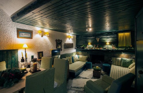 Eptalofos Ski Chalet | Dandy Villas Agoriani - Chalet Ivoni - Fireplace