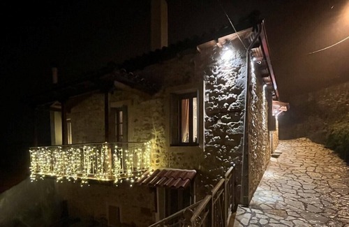 Raftis House | Dandy Villas Dimitsana a family home in a quaint historic neighborhood