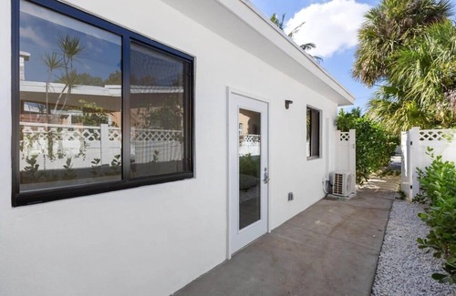 Melaleuca Gardens Apartment | Dania Private Studio | Minutes to Dania Beach