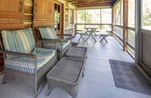 Luray Apartment | Daniel Boone Cabin RPC