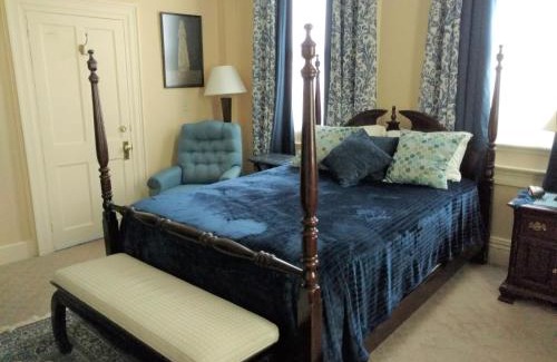 South Hadley Bed & Breakfast | Daniel Stebbins B and B