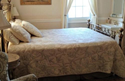 South Hadley Bed & Breakfast | Daniel Stebbins B and B
