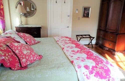 South Hadley Bed & Breakfast | Daniel Stebbins B and B