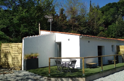 Oms House | Dans une Propriété Calme et Arborée, le Gîte Gwenn Ha Du, Idéal Pour la Famille