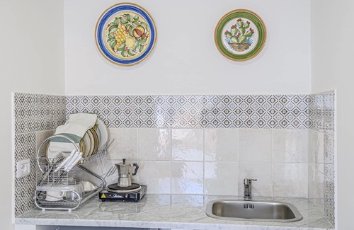Palazzolo Acreide Historic Centre Apartment | "Daphne" the green room in the "Abode of Apollo."