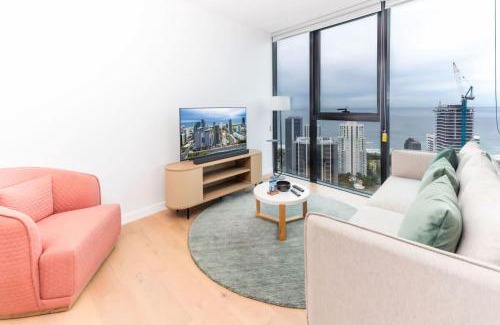Broadbeach Apartment | Darling Views 41st Floor Oasis with Pool