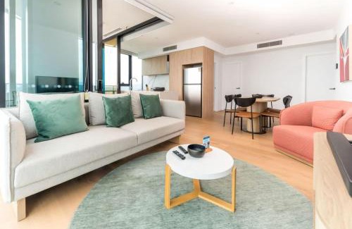 Broadbeach Apartment | Darling Views 41st Floor Oasis with Pool