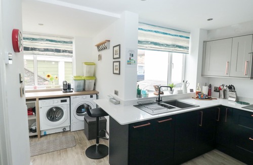 Stoke Gabriel Cottage | DART RETREAT, pet friendly, with a garden in Stoke Gabriel