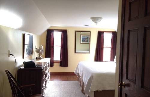 Grantham Apartment | Dartmouth /Lake Sunapee Region