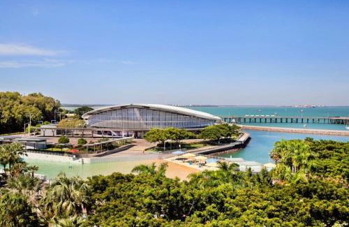 Darwin City Centre Apartment | Darwin Esplanade Walk to Waterfront Wines and Waves