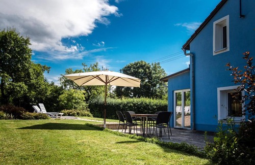 Langenaltheim House | Das Blaue Haus mitten im Grünen - our Blue House surrounded by greenery