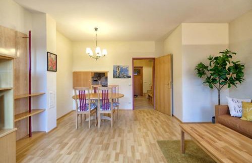 Lutzmannsburg House | DAS BURGENNEST, Parkplatz, Garten, Bademantelgang zur Therme Lutzmannsburg