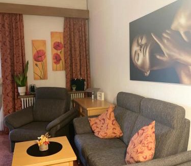Bad Griesbach-Therme Apartment | Das CLASSIQUE Galerieappartement - Wohlfühlen auf zwei Etagen, TV, ruhiger Balkon, Poseidon Therme im Haus, sowieso Kinder und Vierbeinerfreunde willkommen, Parkgarage
