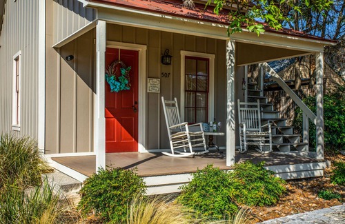 Fredericksburg Cabin | Das Solheid Sunday House | Close to Main