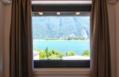 Dascio Apartment | Dascio Oasi Roof Terrace Holiday Apartment on the Lake with Pool