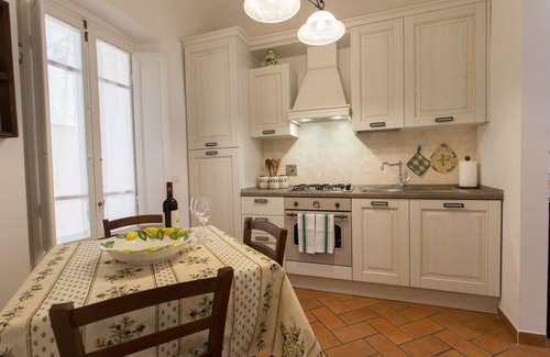 Prato Apartment | Datini Apartment in Tuscany (2 room 4 people - WIFI - TERRACE - GARAGE)