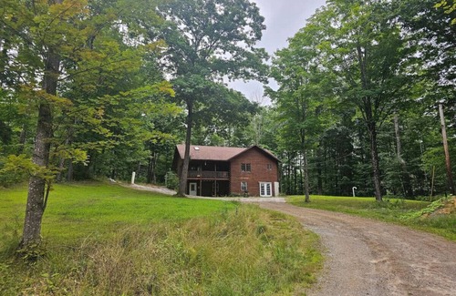 Bristol Apartment | David Brown`s Mountain Retreat- 2bed/2bath -Cabin