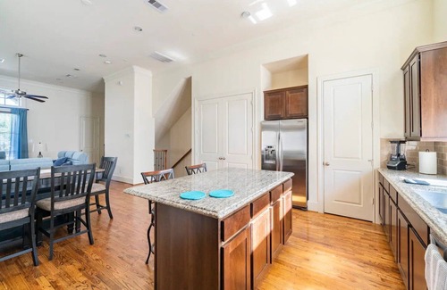 East Downtown Houston House | Davios Downtown Houston