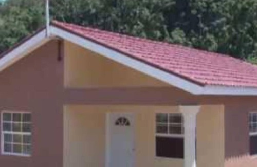 Boscobel House | DAWN'S B & B. LOCATED NEAR THE BOSCOBEL AIRPORT. OVERLOOKING THE BLUE BLUOCEAN