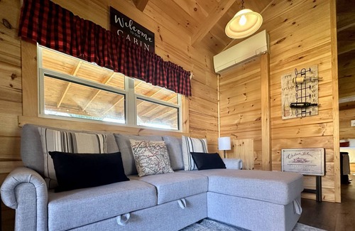 Blairsville Cabin | Dawson's Den Cabin 18. 1 Bedroom, 1 Bath Pet Friendly and Hot Tub