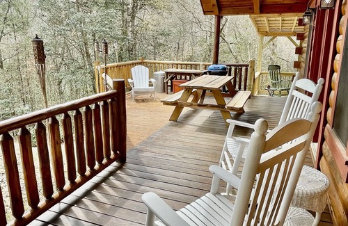 Murphy Cabin | DAYBREAK LOG GETAWAY - NEW HOT TUB!