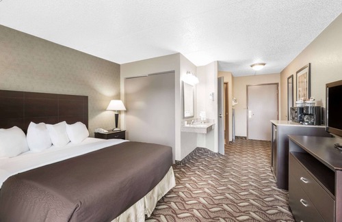 Bismarck Hotel | Days Inn by Wyndham Bismarck