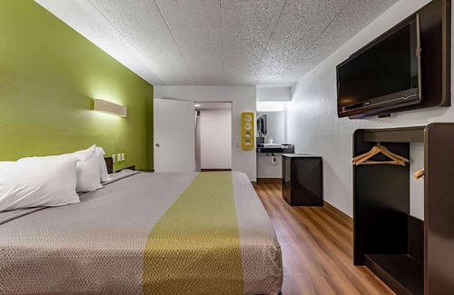 Roselawn Finance Hotel | Days Inn by Wyndham Cincinnati I-71