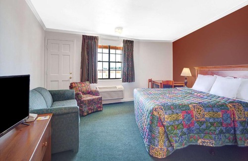 Murphys Corner Hotel | Days Inn by Wyndham Everett